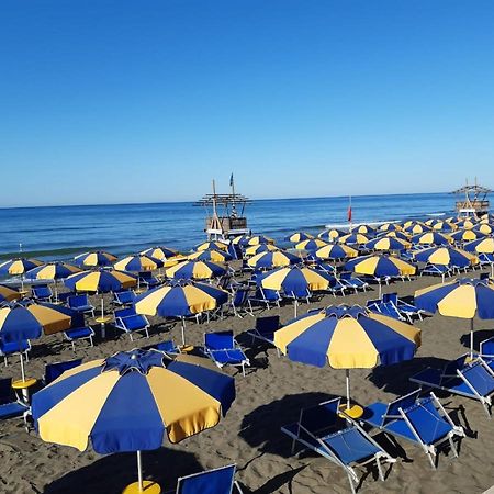 Hotel Tirreno Latina Buitenkant foto