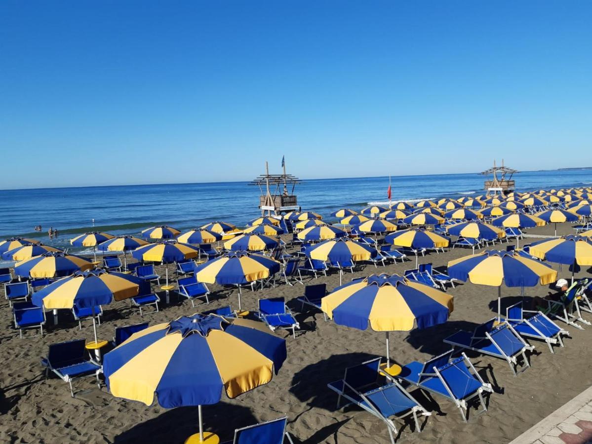 Hotel Tirreno Latina Buitenkant foto
