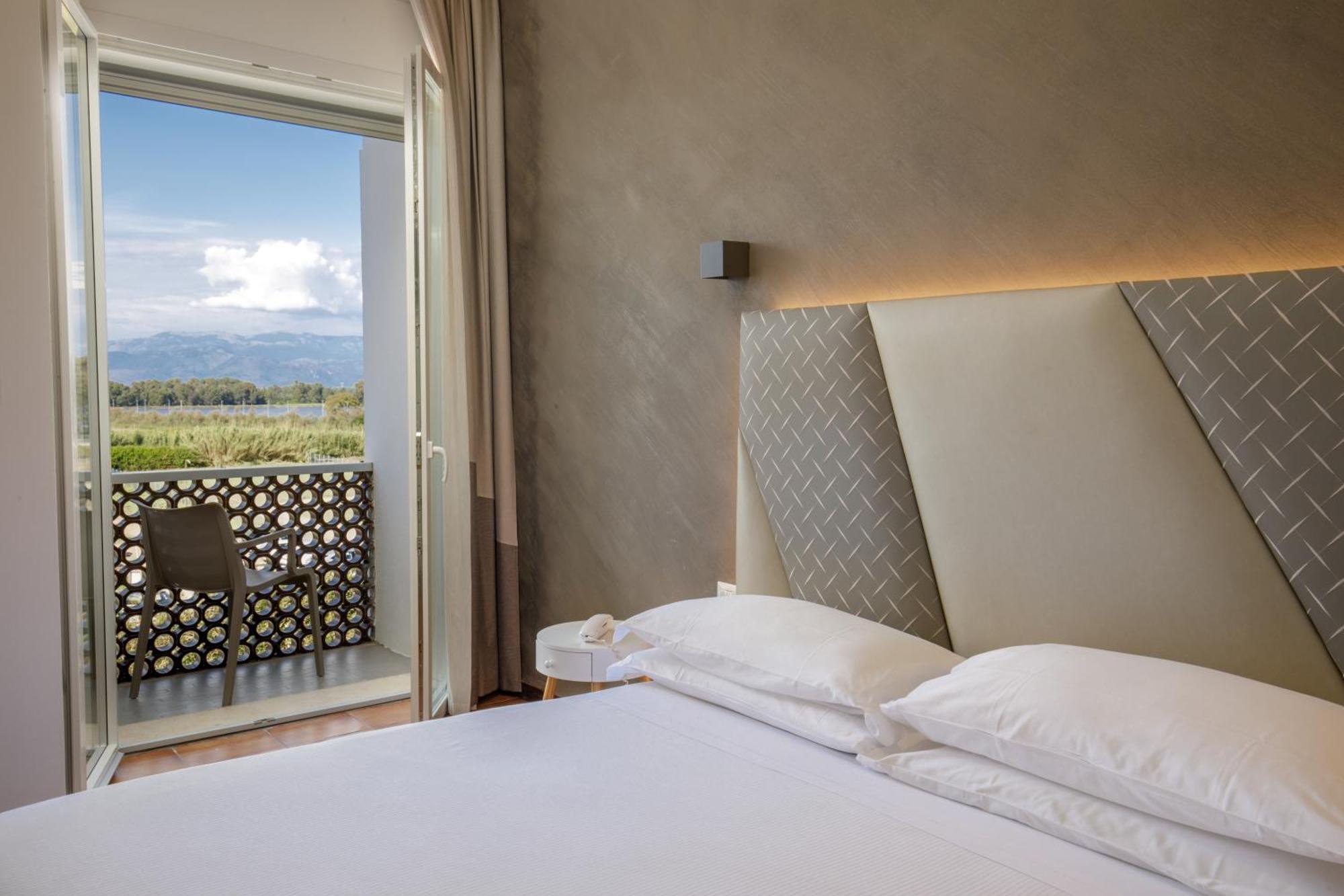 Hotel Tirreno Latina Buitenkant foto