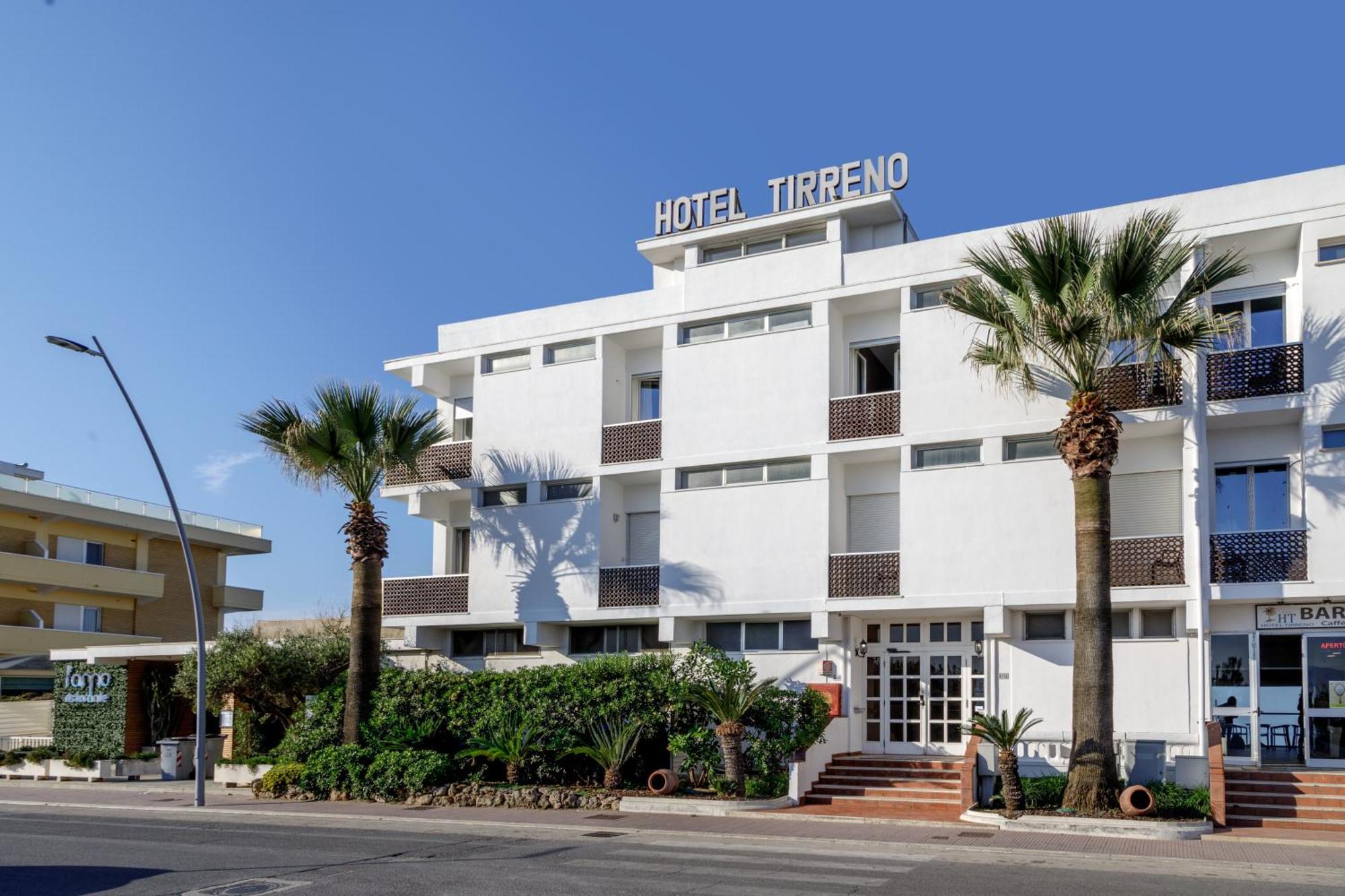 Hotel Tirreno Latina Buitenkant foto