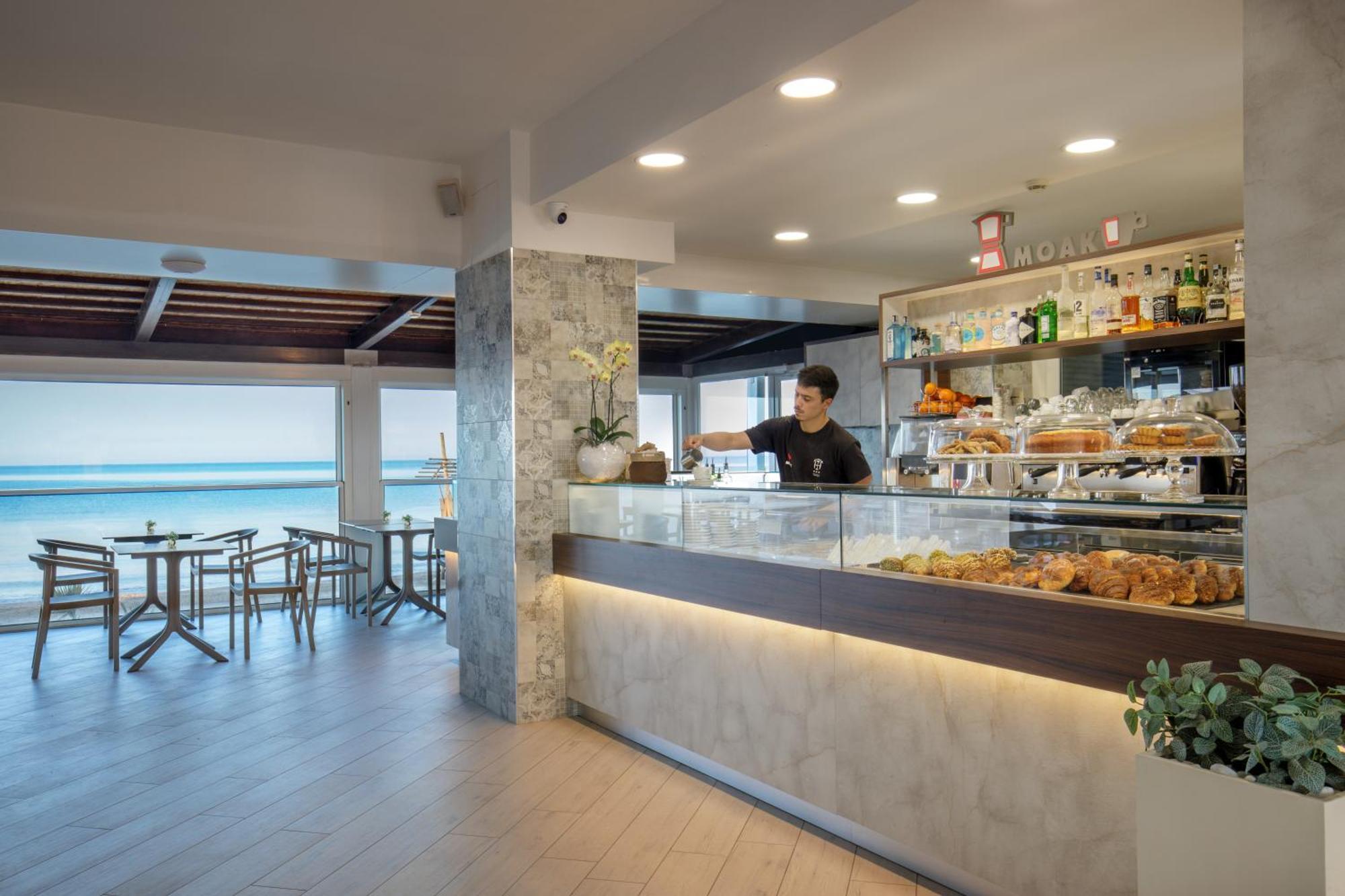 Hotel Tirreno Latina Buitenkant foto
