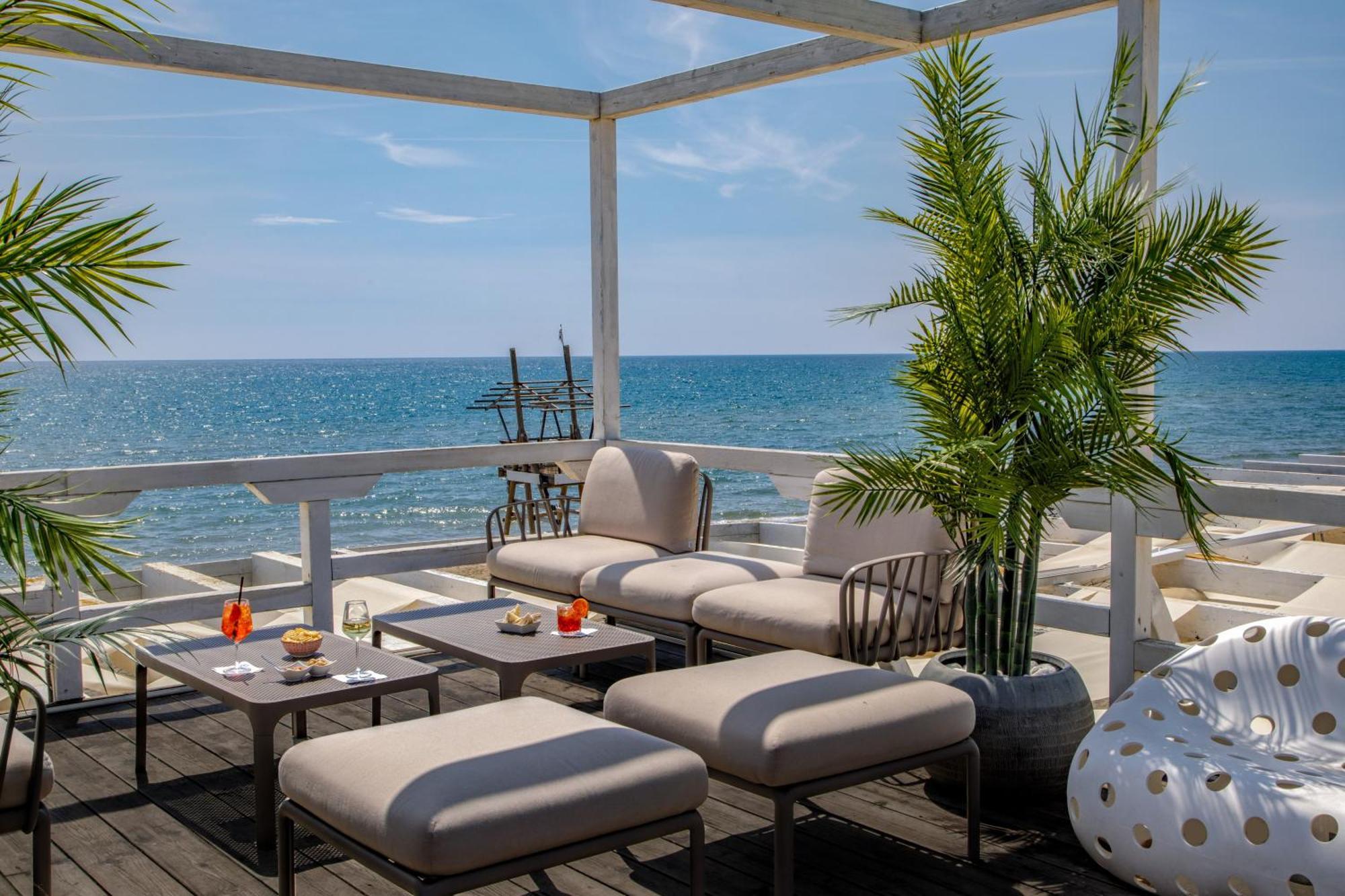 Hotel Tirreno Latina Buitenkant foto