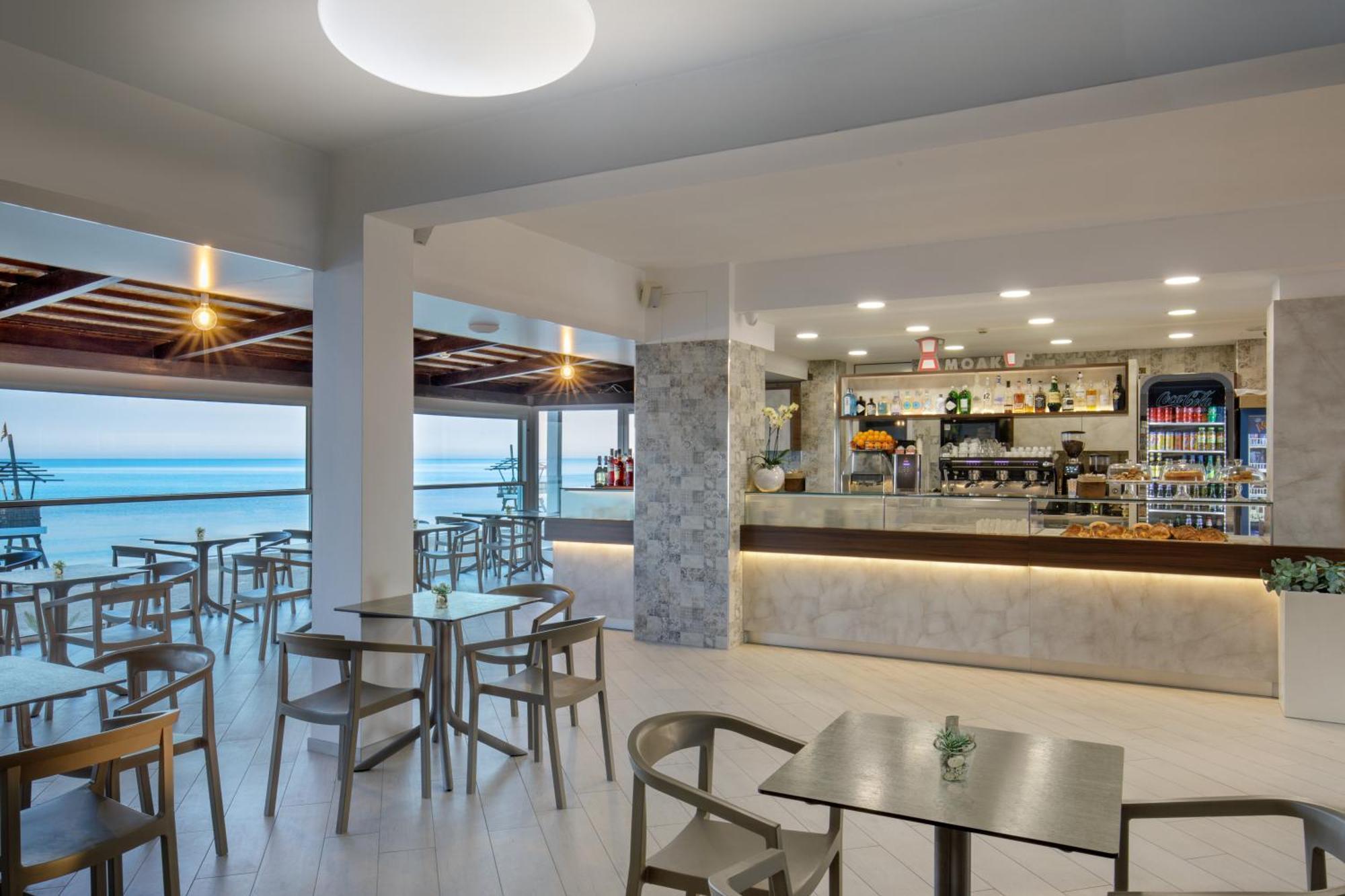 Hotel Tirreno Latina Buitenkant foto